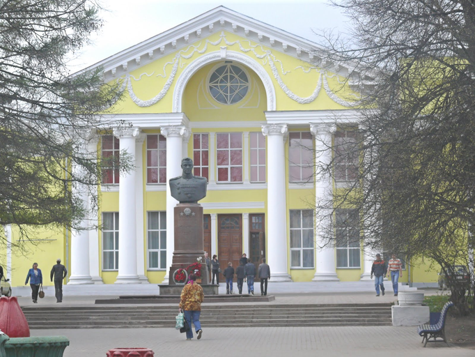 Великолукский драматический театр)